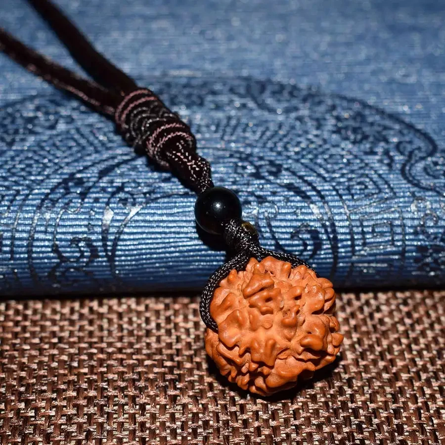 HANDCRAFTED CHAIN MEN