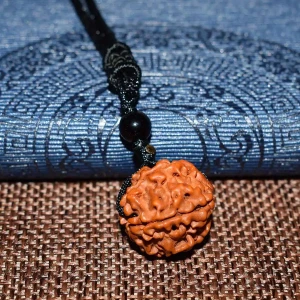 HANDCRAFTED CHAIN MEN
